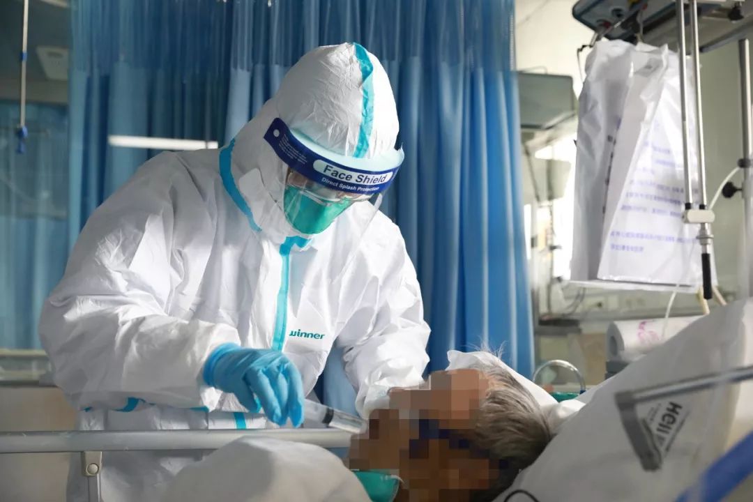 抗擊疫情先進感人事跡學習心得5篇